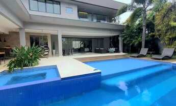 Imagem: Mansão contemporânea em condomínio de