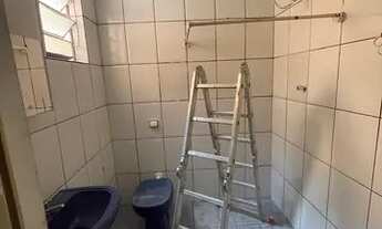 Imagem 4: Aluga-se 1 sala, 1 cozinha, 2 quartos, 1 banheiro, 1 vaga na garagem