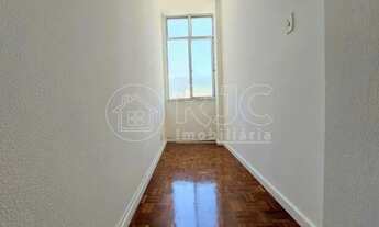 Imagem 4: Rua Professor Manuel de Abreu , farto transportes e comércio ao redor