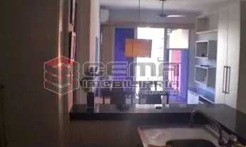 Imagem: Cores da Lapa. Quarto e sala mobiliado com