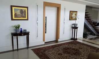 Imagem: Esplendida mansão de três andares no condomínio