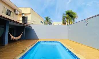 Imagem 4: Casa para aluguel possui 212 metros quadrados com 4 quartos