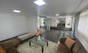 Imagem 4: Apartamento com ampla sala e vista privilegiada de esquina com Rua Padre Valdivino