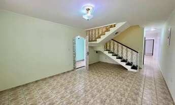 Imagem 2: Casa para venda possui 201 metros quadrados com 4 quartos sendo 1 suíte