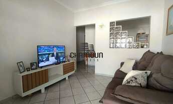 Imagem: Casa com 5 quartos e área externa a venda