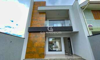 Imagem 4: Sobrado Alto Padrão, 203m² de Área Construída com Piscina