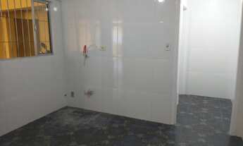 Imagem 7: Casa reformada quarto e cozinha, excelente localização fácil acesso a transporte público