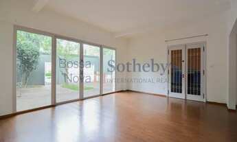 Imagem: Casa em rua cobiçada do Jardim Europa