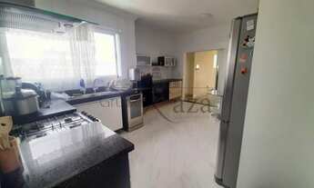 Imagem 2: Lindo Apt 182m² mobiliado- 3 suítes, ar condicionado, sacada, 3 vagas e lazer completo