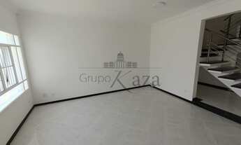 Imagem 3: Casa de condomínio sobrado para venda tem 380 metros quadrados com 4 quartos