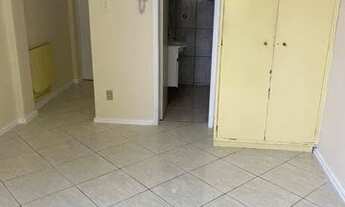 Imagem 4: Apartamento Kitnet reformado, com armários, banheiro social e elevador