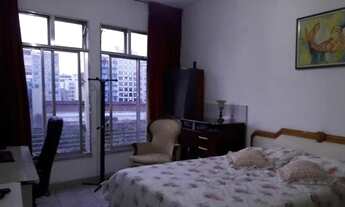 Imagem 4: Quarto individual de casal confortável grande de frente no Flamengo