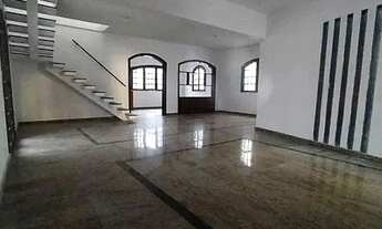 Imagem: Casarão de 1.100m2, com 2pav, 5 suítes