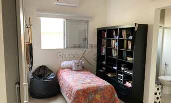 Imagem 2: Casa de condomínio térrea para venda tem 210 metros quadrados com 3 quartos