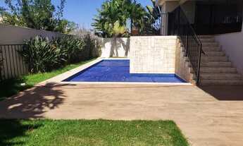 Imagem 6: Casa para aluguel possui 250 metros quadrados com 5 quartos sendo 4 suíte