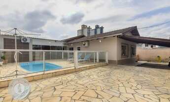 Imagem: Casa com piscina próxima ao shopping Park