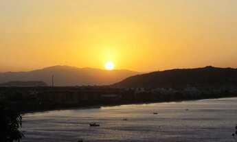 Imagem 2: TERRENO Á VENDA COM DUAS CASAS