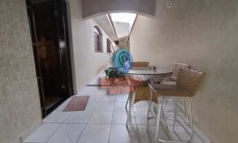 Imagem 7: Oportunidade! Sobrado com 304m², Piscina Aquecida, Churrasqueira e Muito Conforto