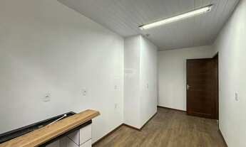 Imagem 6: Imovel com 30m², com 01 amplo dormitório, cozinha, banheiro social, area de serviço e 01 v