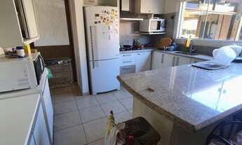 Imagem 2: CASA COM 5 QUARTOS. TEMPORADA. LEIA