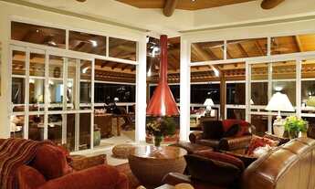 Imagem 6: Casa completa à beira da represa de Ibiúna