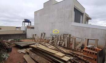 Imagem: Terreno plano de 200 m2 na Zona Oeste