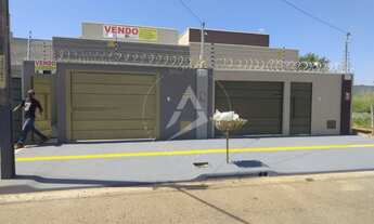 Imagem: Casa à venda, em uma das avenidas principais