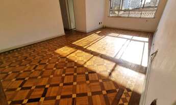 Imagem 4: Apartamento amplo de 2 quartos, 1 suíte, dependência completa, vaga demarcada, ótima local