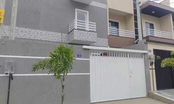 Imagem: Casa Duplex com 2 quartos sendo 1 com sacada