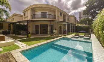 Imagem 2: Casa com 4 suítes, jacuzzi, piscina, churrasqueira, sauna, 4 vagas, à venda, 620 m² por R