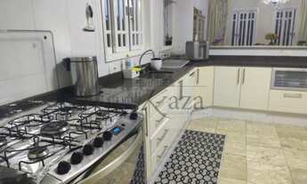 Imagem 6: Casa espetacular para venda. Possui 384 metros quadrados com 4 quartos, 2 suítes e piscina