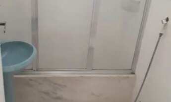 Imagem 3: Apartamento de sala e três quartos, em rua tranquila de Copacabana