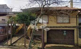 Imagem: CASA COM GRANDE POTENCIAL EM LOCALIZAÇÃO