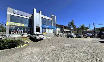 Imagem 2: Loja com 40,87m², com fachada em blindex, banheiro exclusivo para os locatários e banheiro