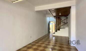 Imagem 2: CASA COM 4 DORMITÓRIOS E PÁTIO COM CHURRASQUEIRA NO CENTRO HISTÓRICO