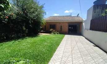 Imagem 2: Casa em Porto Alegre, no bairro Vila Nova, com 2 dormitório(s), e 2 banheiros, à