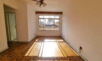 Imagem 2: Apartamento amplo de 2 quartos, 1 suíte, dependência completa, vaga demarcada, ótima local