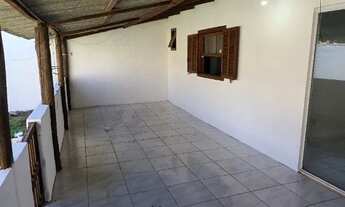 Imagem 7: Casa 1 quarto, próxima a praia do Rio Tavares, Pico da Cruz, quintal gramado e murado