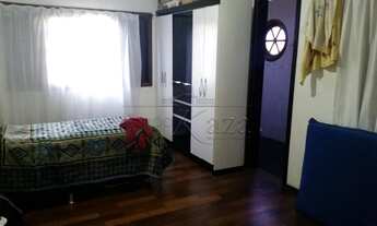 Imagem 7: Sobrado para venda possui 300 metros quadrados com 6 quartos