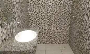 Imagem 2: Casa 3 quartos(uma suíte), próximo ao centro(1km) com Edícula de 2 quartos e um banheiro