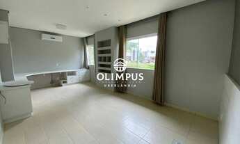 Imagem 3: Belíssima casa de luxo, estilo sobrado, para alugar no condomínio Paradiso Ecológico