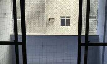 Imagem 4: Alugo apartamento mobiliado com 2 quartos, sendo 1 suíte, no Jardim Oceania, à beira-mar d