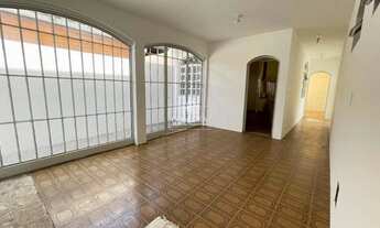 Imagem 4: Ponto Comercial com 11 Salas e Amplo Espaço Residencial em Uberlândia MG