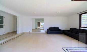 Imagem 4: Apartamento de 240 m² com luz natural, planta generosa e privacidade total na melhor regiã