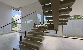 Imagem 3: Sobrado com 4 quartos sendo 3 suítes disponível para a venda no bairro Laranjeiras em Uber