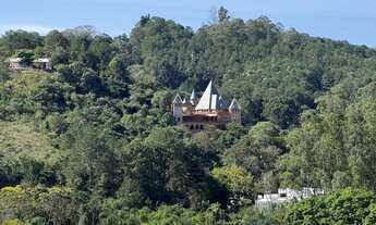 Imagem 6: Terreno belíssimo com vista para o castelo da Vila Medieval