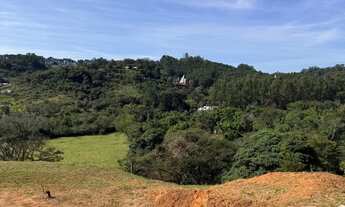 Imagem 3: Terreno belíssimo com vista para o castelo da Vila Medieval