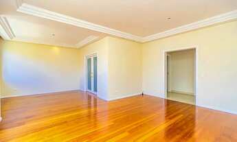 Imagem 5: Apartamento 227m², 4 quartos, 2 suíte, 2 vagas, Churrasqueira, lareira. Bairro Batel