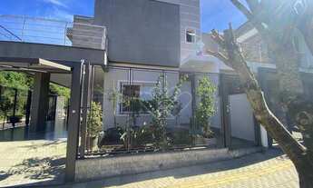 Imagem: Casa com Suíte e 3 Vagas em Localização