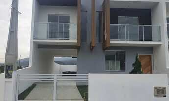 Imagem: Belíssimo sobrado de 3 quartos com piscina